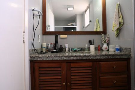 Apartamento à venda com 138m², 3 quartos e 1 vaga Apartamento à venda com 138m², 3 quartos e 1 vagaBanheiro da Suíte 2