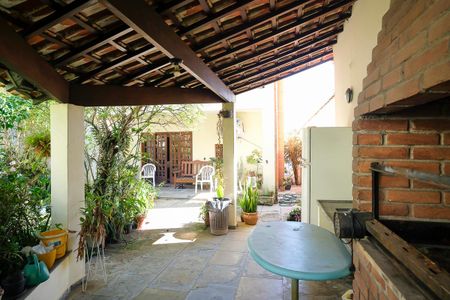 Casa à venda com 456m², 4 quartos e 5 vagasQuintal