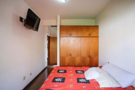 Casa à venda com 456m², 4 quartos e 5 vagasSuíte 2