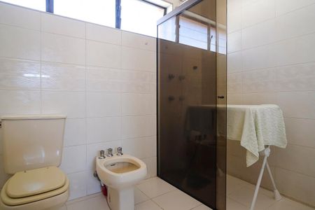 Casa à venda com 456m², 4 quartos e 5 vagasBanheiro 