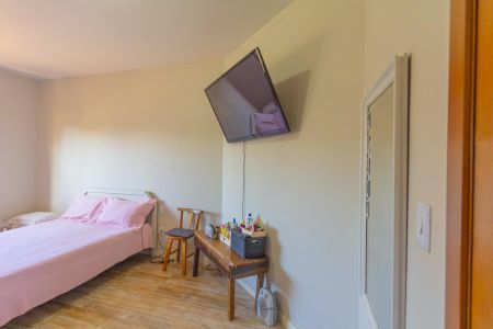 Casa à venda com 160m², 4 quartos e 2 vagas Casa à venda com 160m², 4 quartos e 2 vagasQuarto