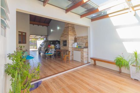 Casa à venda com 160m², 4 quartos e 2 vagas Casa à venda com 160m², 4 quartos e 2 vagasVaranda gourmet