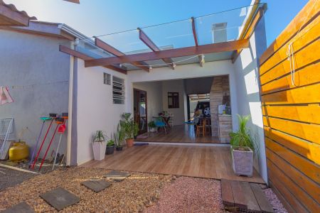 Casa à venda com 160m², 4 quartos e 2 vagas Casa à venda com 160m², 4 quartos e 2 vagasVaranda gourmet