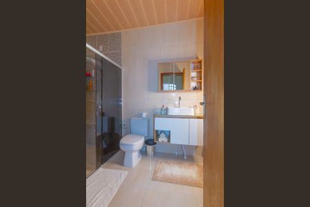 Casa à venda com 160m², 4 quartos e 2 vagas Casa à venda com 160m², 4 quartos e 2 vagasBanheiro