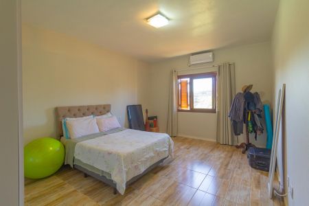 Casa à venda com 160m², 4 quartos e 2 vagas Casa à venda com 160m², 4 quartos e 2 vagasSuíte