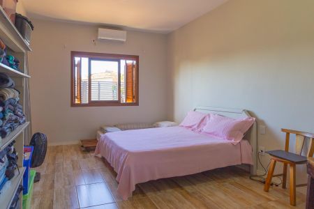 Casa à venda com 160m², 4 quartos e 2 vagas Casa à venda com 160m², 4 quartos e 2 vagasQuarto