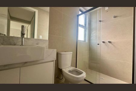 Apartamento à venda com 71m², 2 quartos e 2 vagasBanheiro da Suíte