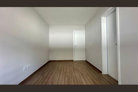 Apartamento à venda com 71m², 2 quartos e 2 vagas Apartamento à venda com 71m², 2 quartos e 2 vagasSuíte