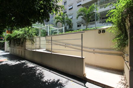 Apartamento à venda com 120m², 2 quartos e 1 vagaFachada