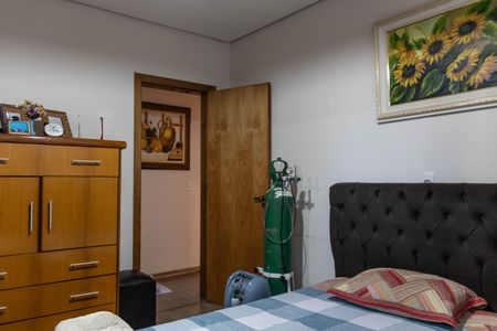 Casa à venda com 320m², 4 quartos e 4 vagas Casa à venda com 320m², 4 quartos e 4 vagasQuarto 1