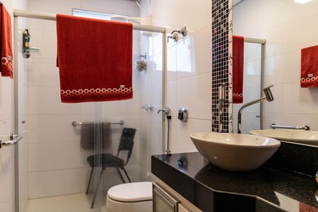 Casa à venda com 320m², 4 quartos e 4 vagas Casa à venda com 320m², 4 quartos e 4 vagasBanheiro Social 1