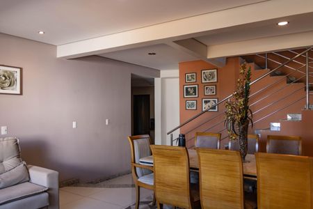 Casa à venda com 320m², 4 quartos e 4 vagasSala 1