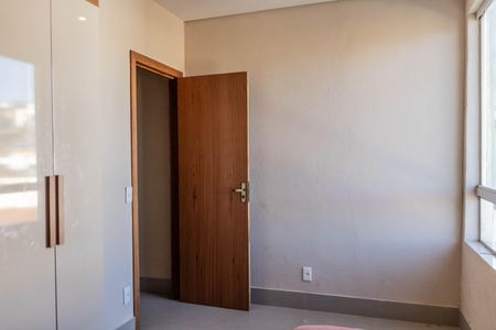 Casa à venda com 320m², 4 quartos e 4 vagas Casa à venda com 320m², 4 quartos e 4 vagasCasa 2 Quarto 2