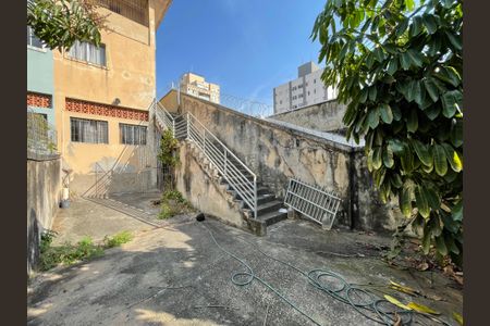 Casa à venda com 349m², 5 quartos e 4 vagas Casa à venda com 349m², 5 quartos e 4 vagasQuintal