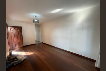 Casa à venda com 349m², 5 quartos e 4 vagas Casa à venda com 349m², 5 quartos e 4 vagasSala
