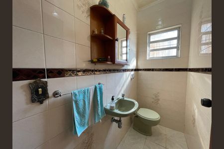 Casa à venda com 349m², 5 quartos e 4 vagas Casa à venda com 349m², 5 quartos e 4 vagasBanheiro 1