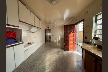 Casa à venda com 349m², 5 quartos e 4 vagas Casa à venda com 349m², 5 quartos e 4 vagasCozinha