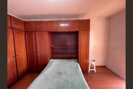 Casa à venda com 349m², 5 quartos e 4 vagas Casa à venda com 349m², 5 quartos e 4 vagasQuarto 3
