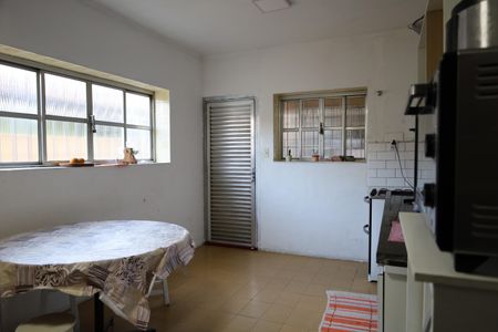 Casa à venda com 140m², 2 quartos e 2 vagasCozinha