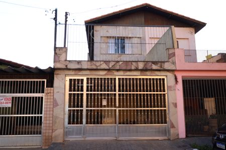Casa à venda com 140m², 2 quartos e 2 vagasFachada