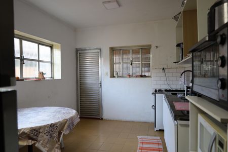 Casa à venda com 140m², 2 quartos e 2 vagasCozinha