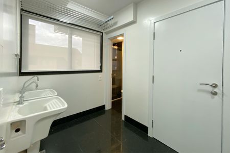 Apartamento para alugar com 150m², 3 quartos e 4 vagas Apartamento para alugar com 150m², 3 quartos e 4 vagasÁrea de Serviço