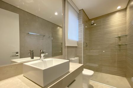 Apartamento para alugar com 150m², 3 quartos e 4 vagas Apartamento para alugar com 150m², 3 quartos e 4 vagasBanheiro da Suíte 3