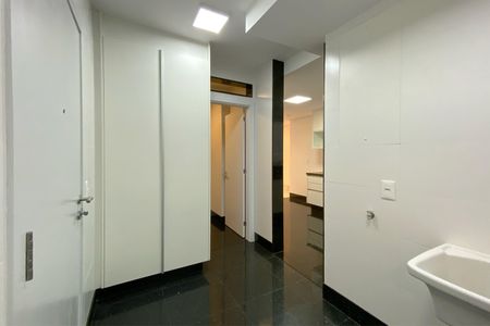 Apartamento para alugar com 150m², 3 quartos e 4 vagas Apartamento para alugar com 150m², 3 quartos e 4 vagasÁrea de Serviço