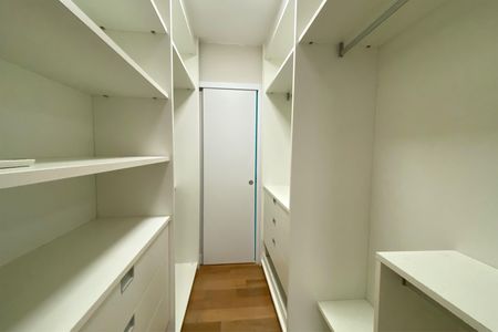 Apartamento para alugar com 150m², 3 quartos e 4 vagas Apartamento para alugar com 150m², 3 quartos e 4 vagasCloset da Suíte 1