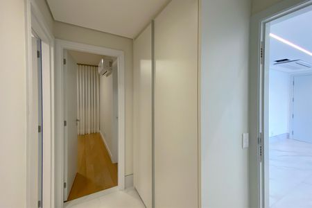 Apartamento para alugar com 150m², 3 quartos e 4 vagas Apartamento para alugar com 150m², 3 quartos e 4 vagasCorredor