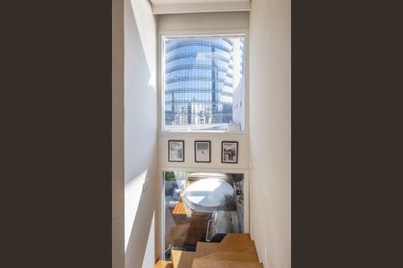 Apartamento à venda com 103m², 2 quartos e 2 vagas Apartamento à venda com 103m², 2 quartos e 2 vagasEscada