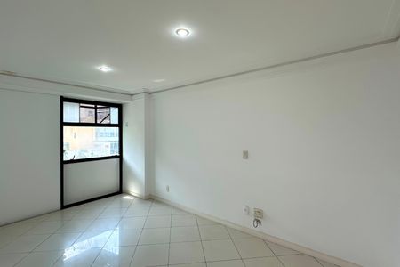 Apartamento à venda com 272m², 4 quartos e 2 vagas Apartamento à venda com 272m², 4 quartos e 2 vagasQuarto 01
