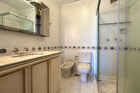 Apartamento à venda com 272m², 4 quartos e 2 vagas Apartamento à venda com 272m², 4 quartos e 2 vagasBanheiro da Suíte 03