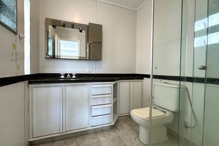 Apartamento à venda com 272m², 4 quartos e 2 vagas Apartamento à venda com 272m², 4 quartos e 2 vagasBanheiro da Suíte 02