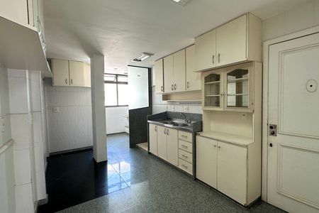 Apartamento à venda com 272m², 4 quartos e 2 vagas Apartamento à venda com 272m², 4 quartos e 2 vagasCozinha