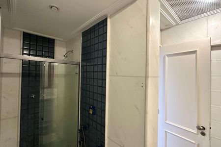Apartamento à venda com 272m², 4 quartos e 2 vagas Apartamento à venda com 272m², 4 quartos e 2 vagasBanheiro da Suíte 01