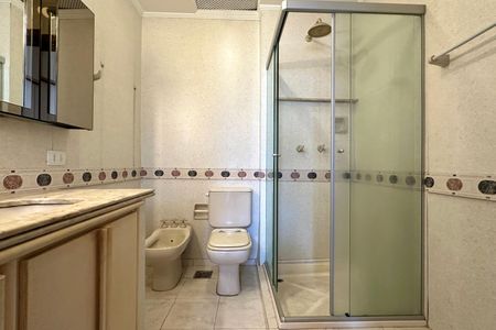 Apartamento à venda com 272m², 4 quartos e 2 vagas Apartamento à venda com 272m², 4 quartos e 2 vagasBanheiro da Suíte 03