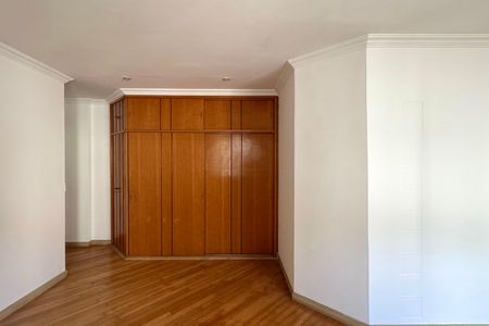 Apartamento à venda com 272m², 4 quartos e 2 vagas Apartamento à venda com 272m², 4 quartos e 2 vagasSuíte 01