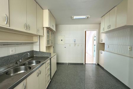 Apartamento à venda com 272m², 4 quartos e 2 vagas Apartamento à venda com 272m², 4 quartos e 2 vagasCozinha
