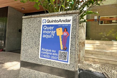Apartamento à venda com 272m², 4 quartos e 2 vagas Apartamento à venda com 272m², 4 quartos e 2 vagasPlaquinha