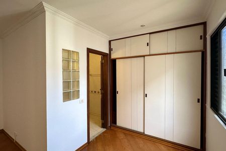 Apartamento à venda com 272m², 4 quartos e 2 vagas Apartamento à venda com 272m², 4 quartos e 2 vagasSuíte 03