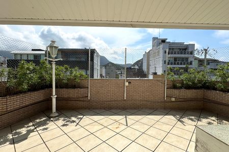 Apartamento à venda com 272m², 4 quartos e 2 vagas Apartamento à venda com 272m², 4 quartos e 2 vagasÁrea externa