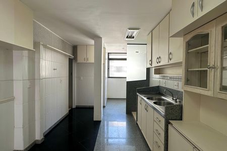 Apartamento à venda com 272m², 4 quartos e 2 vagas Apartamento à venda com 272m², 4 quartos e 2 vagasCozinha