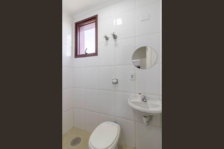 Apartamento à venda com 200m², 4 quartos e 3 vagas Apartamento à venda com 200m², 4 quartos e 3 vagasBanheiro de Serviço