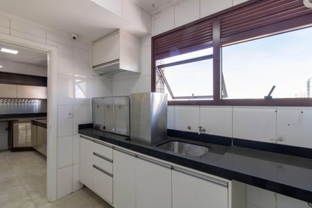 Apartamento à venda com 200m², 4 quartos e 3 vagas Apartamento à venda com 200m², 4 quartos e 3 vagasÁrea de Serviço