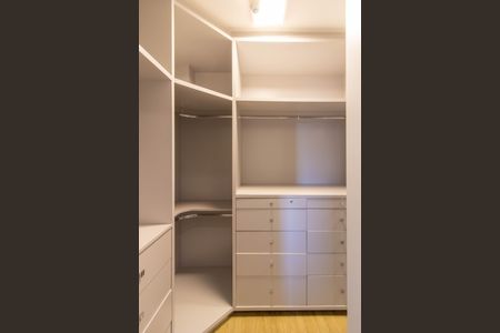 Apartamento à venda com 200m², 4 quartos e 3 vagas Apartamento à venda com 200m², 4 quartos e 3 vagasSuíte 1