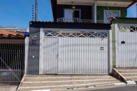 Casa à venda com 149m², 3 quartos e 3 vagas Casa à venda com 149m², 3 quartos e 3 vagasFachada