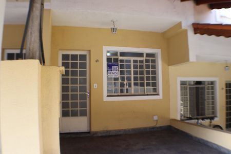 Casa à venda com 66m², 2 quartos e 1 vaga Casa à venda com 66m², 2 quartos e 1 vagaFachada da Casa
