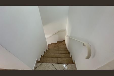 Casa à venda com 66m², 2 quartos e 1 vaga Casa à venda com 66m², 2 quartos e 1 vagaEscada
