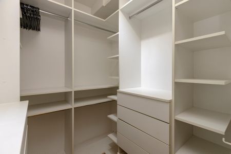 Apartamento à venda com 165m², 3 quartos e 2 vagas Apartamento à venda com 165m², 3 quartos e 2 vagasCloset da Suíte 1
